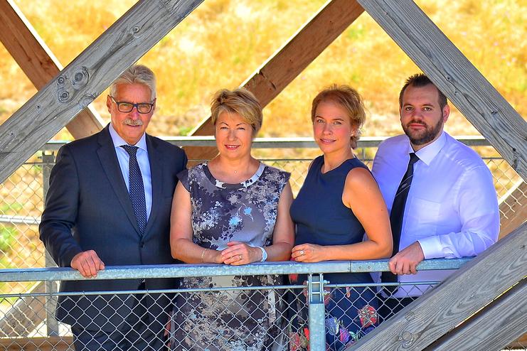 Unser Team: Dieter Pohren (Geschäftsführer), Anni Pohren (Seniorchefin), Kerstin Pohren-Laugwitz (Juniorchefin), Alexander Kowalski (Bestattungsfachkraft)